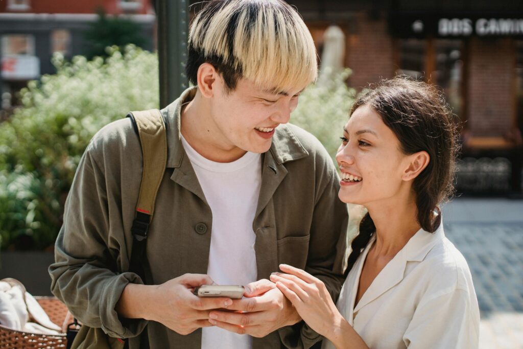 Mujeres Elegantes y Seguras: Cómo Usar Aplicaciones de Citas para Encontrar el Amor Verdadero a Cualquier Edad - Mujer elegante y segura: cómo abrirle la puerta a un compañero de verdad
