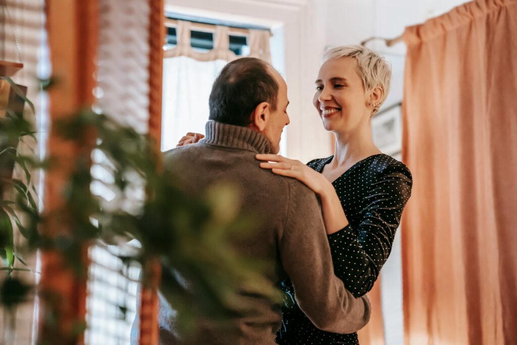 Redescubriendo el Amor: Cómo las Aplicaciones de Citas Pueden Empoderar a Mujeres Maduras en su Búsqueda de Relación Seria - El amor no terminó para ti: una mujer madura también puede vivir una nueva historia