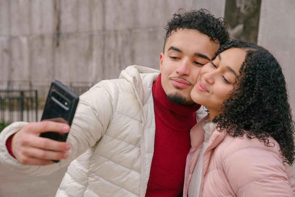 Mujeres Experimentadas en el Amor: Cómo Navegar las Apps de Citas para Encontrar una Relación Seria - Mujer experimentada: no aceptes menos que un amor verdadero