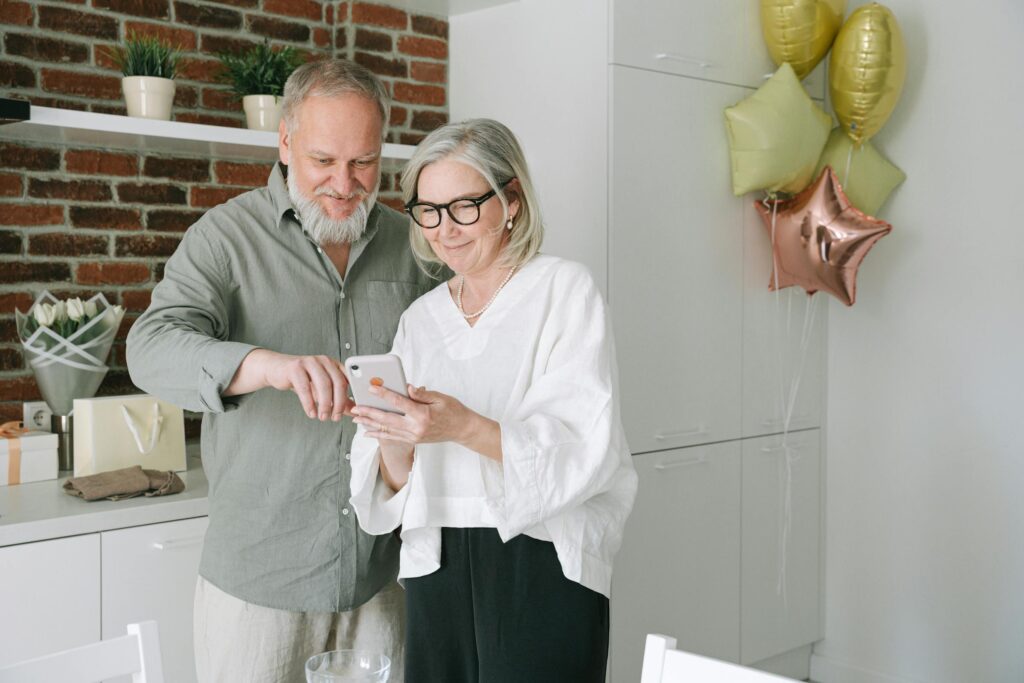 Cómo Utilizar Apps de Citas para Mujeres Maduras: Encuentra un Hombre Serio y Construye una Relación Estable - Cómo encontrar un hombre serio cuando eres una mujer madura, elegante y decidida